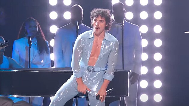 Benson Boone na cenách Grammy v Los Angeles (2. února 2025)