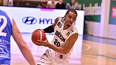 Jaden Edwards v dresu D��ína v utkání proti Olomoucku.