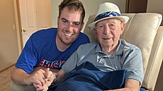 �eskoslovenský stíhací pilot Antonín Fajkus s historikem Ji�ím Kl�cem