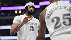Anthony Davis v dresu Dallas Mavericks.