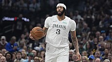 Anthony Davis v dresu Dallas Mavericks.