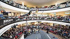 Snímek z DownMall závodu z roku 2015