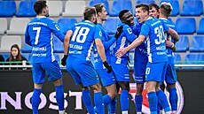 Fotbalisté Mladé Boleslavi se radují z gólu proti Teplicím.