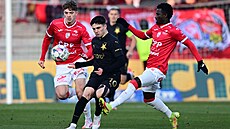 Christos Zafeiris ze Slavie v oble�ení pardubických hrá��.