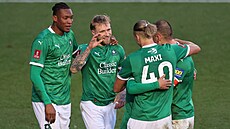 Hrá�i Plymouthu slaví výhru nad Liverpoolem.