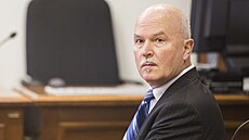 Bývalý ministr stavebnictví za SNS Marián Janu�ek u  soudu v Pezinku. (18....