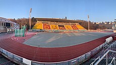 Stadion na Julisce. Patronem RUN4UKR je i Vojenská kancelá� prezidenta...