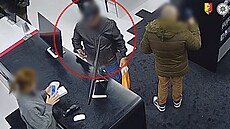 Kriminalisté odhalili skupinu, její� �lenové zasílali lidem fale�né SMS zprávy...