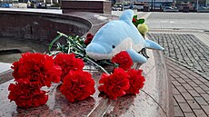 Na Vít�zném nám�stí vzniká provizorní památník na památku sedmiletého chlapce,...