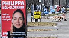 P�edvolební plakáty pro nadcházející parlamentní volby na ulici v Mnichov�. (6....