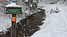 Rozcestí Nad Pet�íkovem v údolí �í�ky Branná. Tady za�íná táhlé stoupání na...