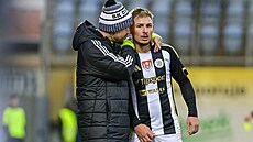 eskobudjovický asistent trenéra Jií Kladrubský a hrá Michal Hubínek