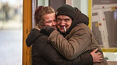 estatyicetiletý narkoman Tony je roky na heroinu. Podobn jako narkomanka...