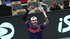 Maxim Mrva gestikuluje v kvalifikaci Davis Cupu s Koreou.