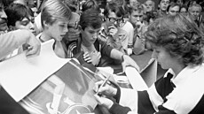 Obchodní d�m Kotva slou�il i k jiným ú�el�m, ne� je prodej zbo�í. Na snímku...