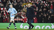 Trenér Pep Guardiola a úto�ník Erling Haaland z Manchesteru City po vysoké...