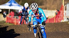 Barbora Bukovská jede závod juniorek na MS v cyklokrosu ve francouzském Liévin.