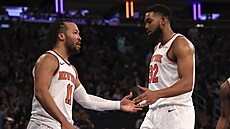 Hv�zdné duo Knickd. Jalen Brunson a Karl-Anthony Towns.