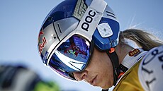 Ester Ledecká se p�ipravuje na svoji první jízdu na mistrovské trati.