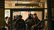 �védská policie zasahuje na míst� útoku ve �kole v Örebro. (4. února 2025)