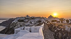 Jedním z nejznámjích míst na svt, kde lze pozorovat západ slunce, je ecký...