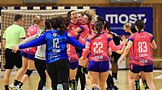Písek slaví výhru v Most� v interlize házenká�ek, autorka vít�zné trefy Iveta...