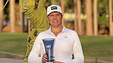 Trans golfistka Hailey Davidsononová.