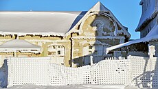 Hotel na vrcholu kru�nohorského Klínovce. (13. prosince 2022)