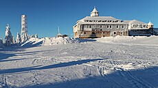Hotel na vrcholu kru�nohorského Klínovce. (13. prosince 2022)