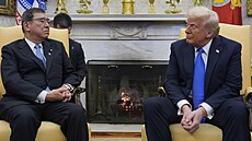 Americký prezident Donald Trump se v pátek se�el s japonským premiérem �igerou...