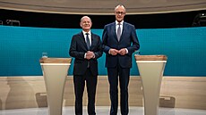 Olaf Scholz a Friedrich Merz se stetli v pedvolební debat. (9. února 2025)