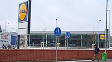 Textilní impérium Josefa Sochora p�ipomíná u� jen nízká zídka a cihlová...