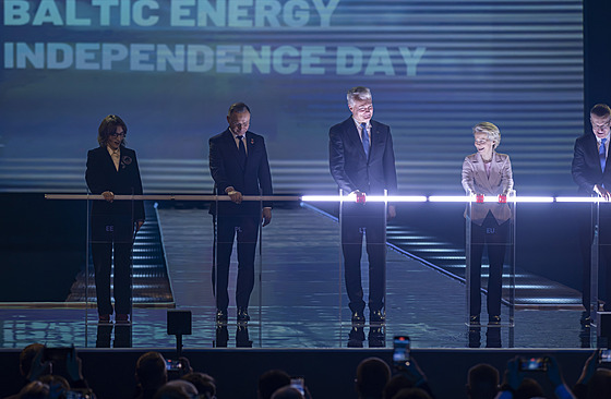 Zleva: Estonská ministryn pro klima Yoko Alexanderová, polský prezident...