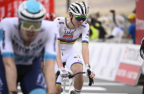 Slovinský cyklista Tadej Poga�ar b�hem první etapy závodu Kolem SAE.