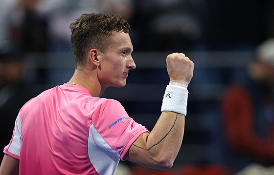eský tenista Jií Leheka se raduje v úvodním kole turnaje ATP v Dauhá.
