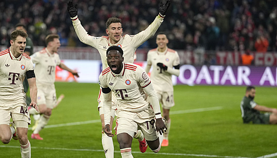 Alphonso Davies z Bayernu Mnichov slaví postupovou trefu v Lize mistr proti...