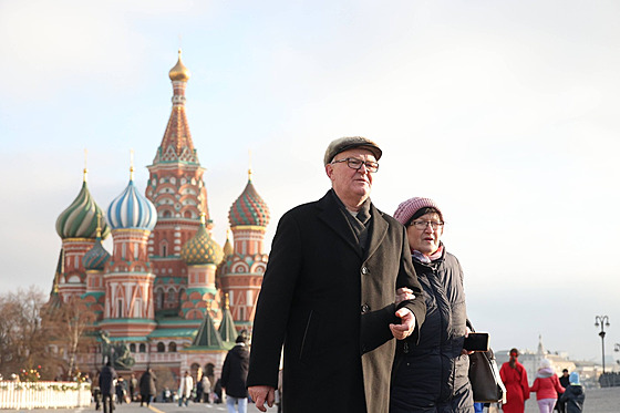 Lidé se procházejí po Rudém nám�stí v Moskv�. (13. února 2025)