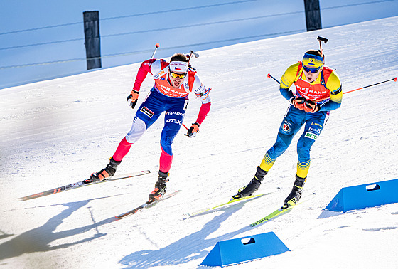 Michal Kr�má� (vlevo) b�hem sprintu na mistrovství sv�ta v Lenzerheide