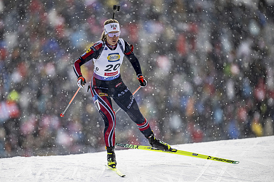 Karoline Offigstad Knottenová na trati sprintu na mistrovství sv�ta v...