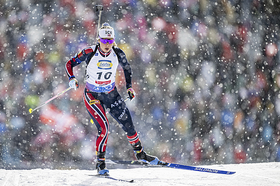 Ingrid Landmark Tandrevoldová mezi sn�hovými vlo�kami v páte�ním sprintu na...