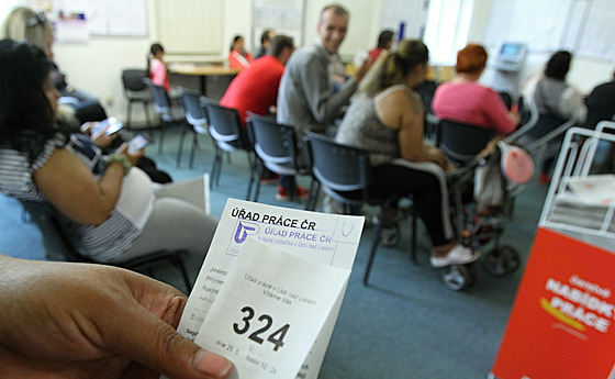 Momentáln� je v celé zemi výrazn� ni��í nabídka volných míst. Ú�ady práce...