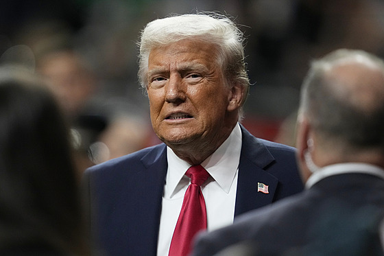 Donald Trump p�ed super Super Bowlem.