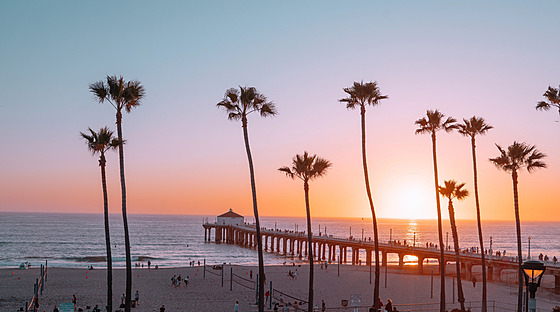 Západ slunce na Manhattan Beach v Kalifornii (18. srpna 2024)