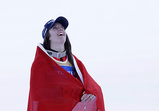 �výcarka Camille Rastová slaví zlato ve slalomu na mistrovství sv�ta v...