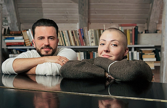 Lipo a Anna Julie Slová�ková spolu nato�ili píse� Jsi ve mn� napo�ád.