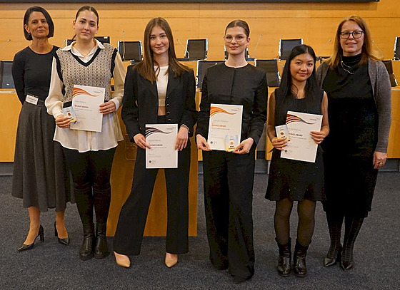 �áci obdr�eli bu� st�íbrnou nebo v tomto p�ípad� bronzovou úrove�.