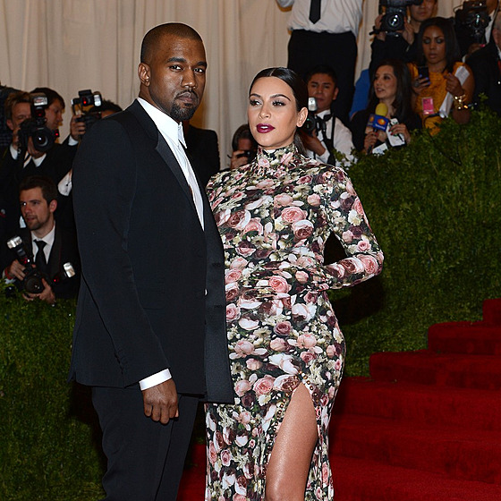 Mnozí Kim v atech, které vynesla na Met Gala v roce 2013, pirovnávali k...