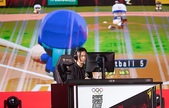 Baseballu se vsed vnuje návtvník Olympic Esports Weeku v Singapuru.
