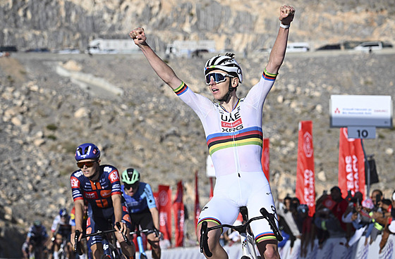 Tadej Poga�ar jako vít�z t�etí etapy Kolem SAE