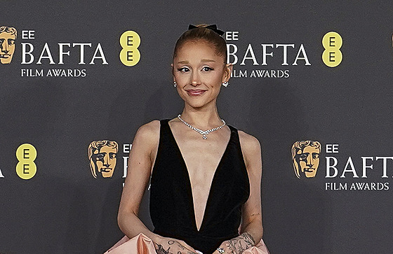 Ariana Grande na cenách BAFTA v Londýn� (16. února 2025)